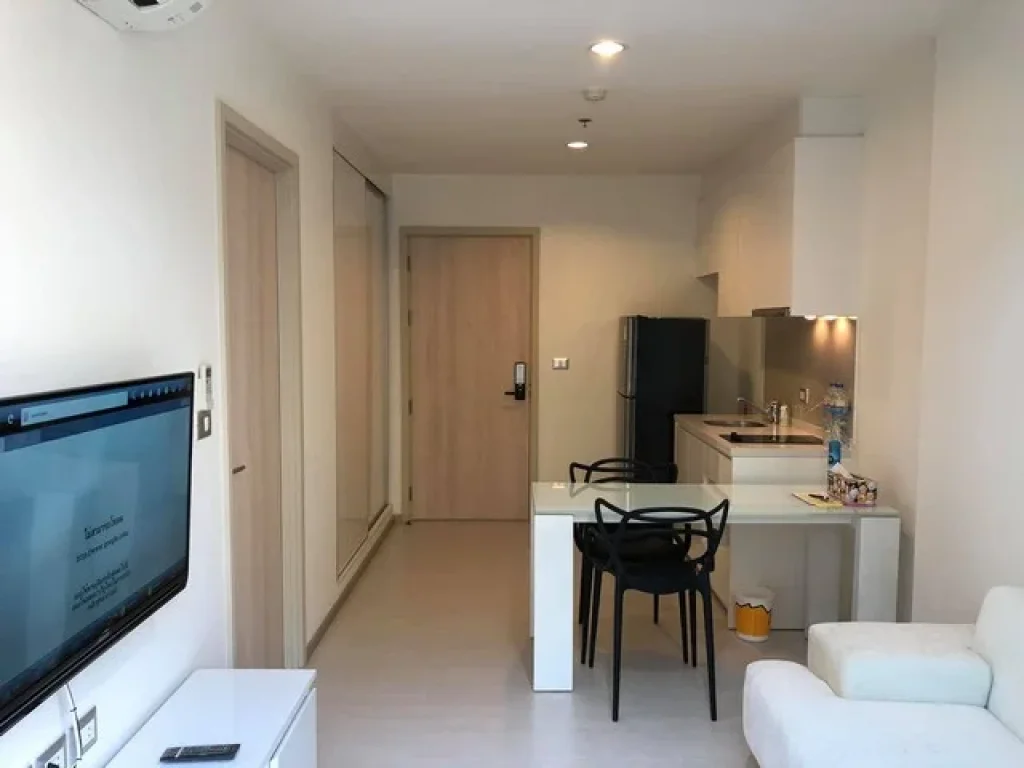 Rhythm Sukhumvit 42 convenient private 10th floor BTS Ekkamai