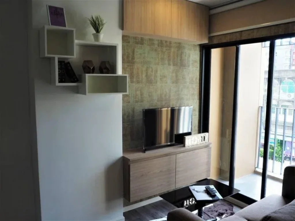 ให้เช่า Brown Condo ห้วยขวาง 10000 บาท แต่งครบ พร้อมเข้าอยู่