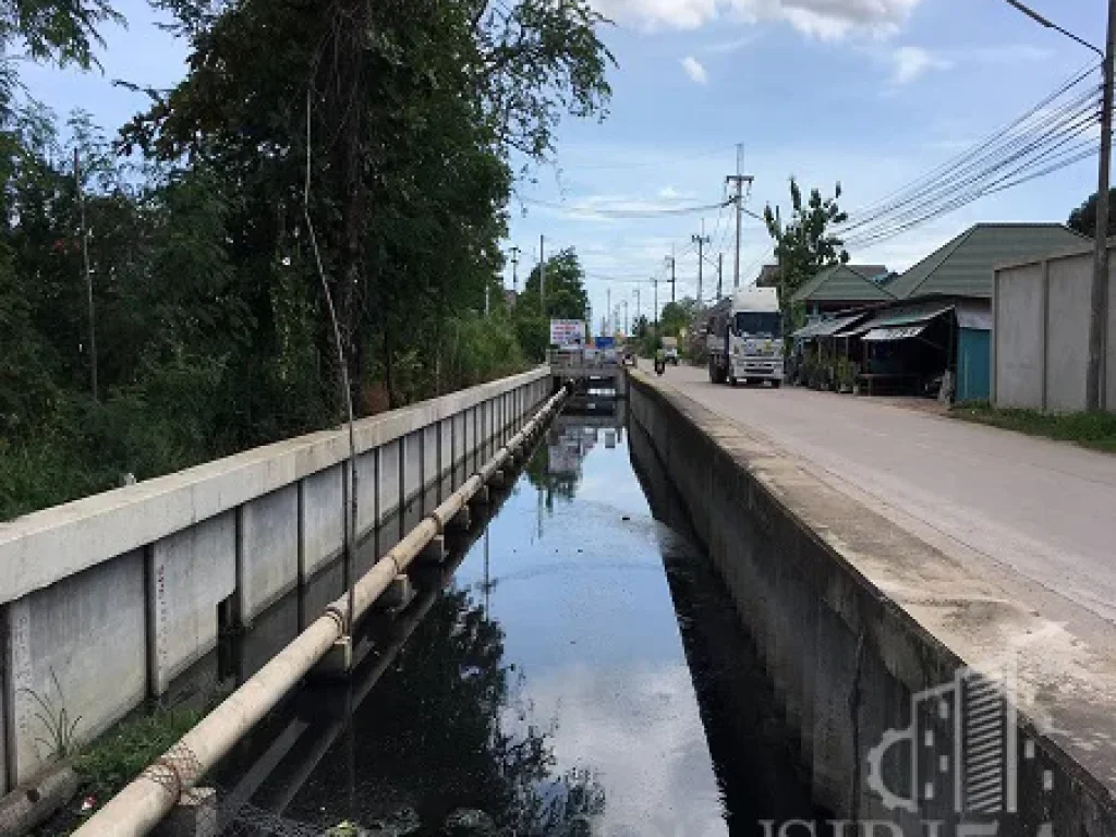 ที่สร้างโรงงาน 6 ไร่ ระบายน้ำได้มาก ในซอยเบญจรงค์ เข้าออกได้หลายเส้นทาง ประหยัดค่าฐานราก