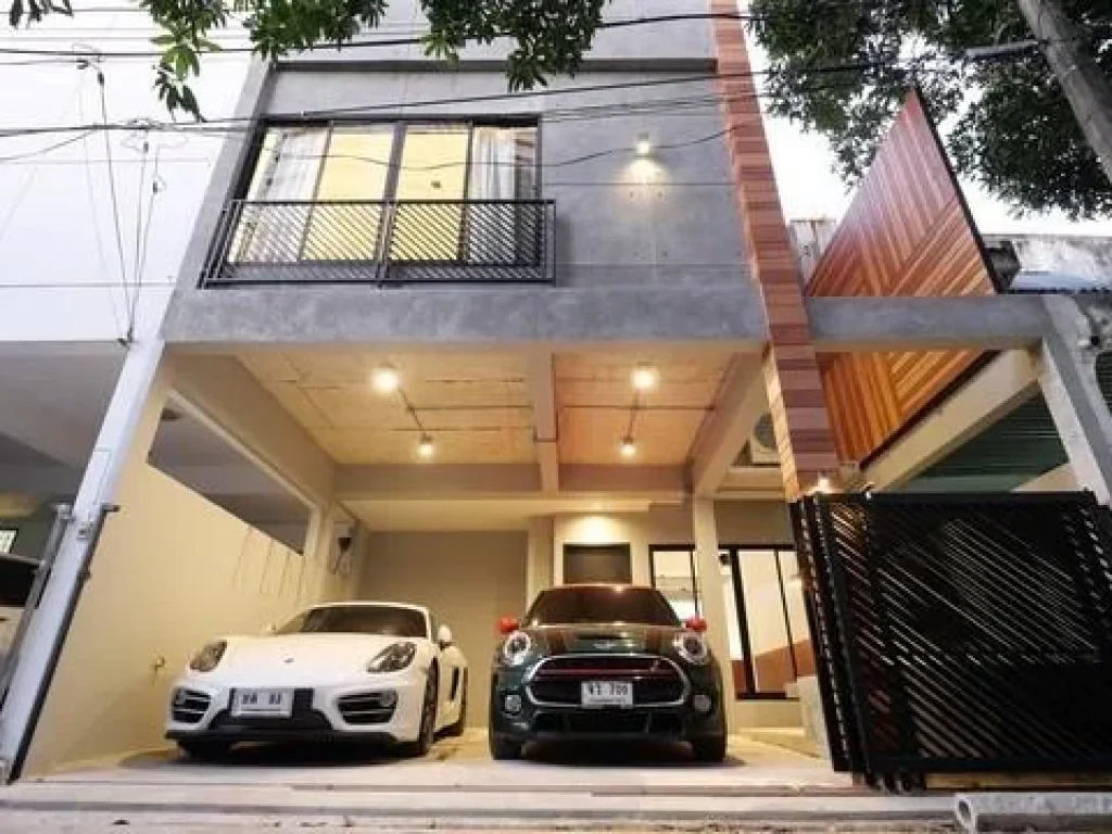 ให้เช่าทาวน์โฮมแต่งหรู 2 ชั้น สุขุมวิท49 Modern Loft ใกล้ BTS พร้อมพงษ์ เเละ BTS ทองหล่อ