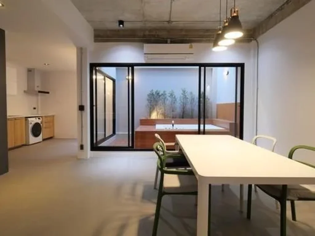 ให้เช่าทาวน์โฮมแต่งหรู 2 ชั้น สุขุมวิท49 Modern Loft ใกล้ BTS พร้อมพงษ์ เเละ BTS ทองหล่อ