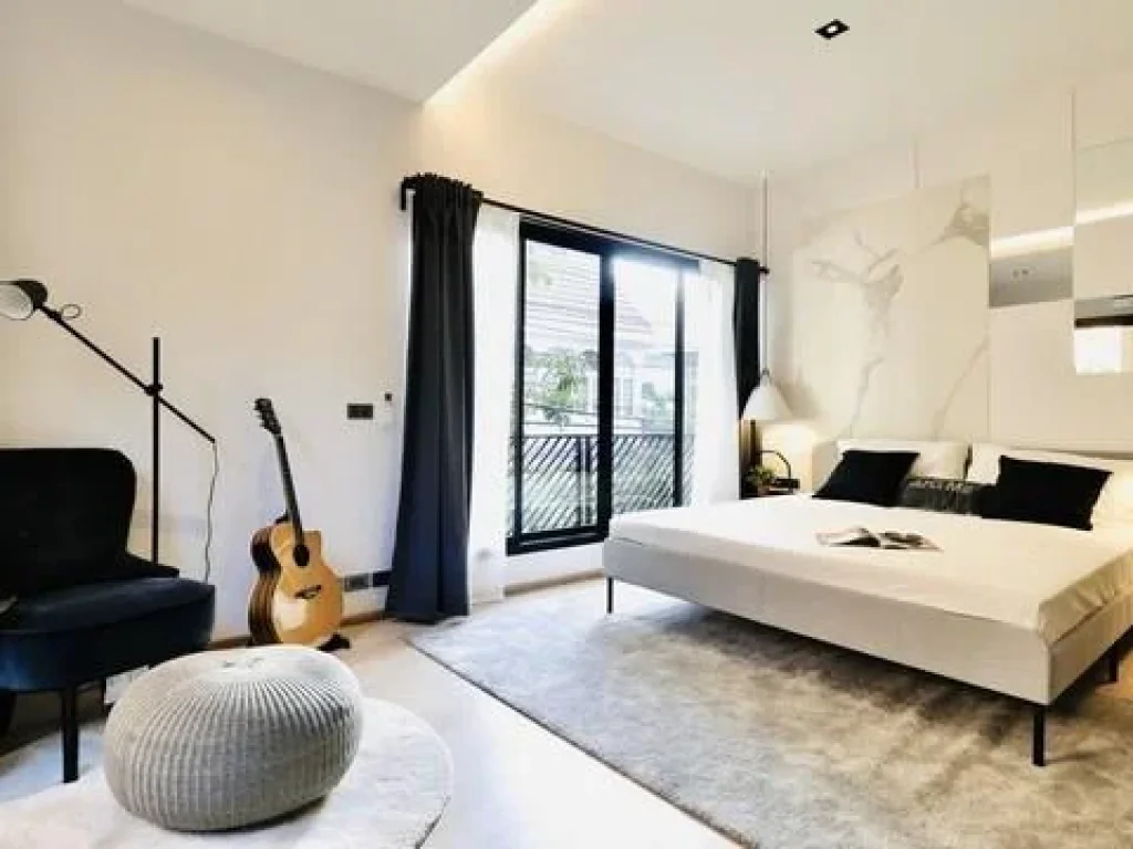 ให้เช่าทาวน์โฮมแต่งหรู 2 ชั้น สุขุมวิท49 Modern Loft ใกล้ BTS พร้อมพงษ์ เเละ BTS ทองหล่อ