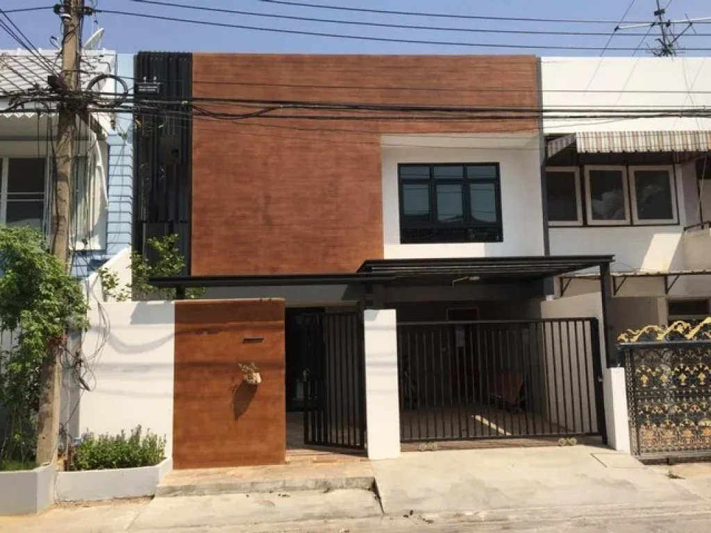 ขายทาวน์เฮ้าส์2ชั้น ซอยพหลโยธิน 191 ใกล้โรงเรียนหอวัง ใกล้BTSลาดพร้าว