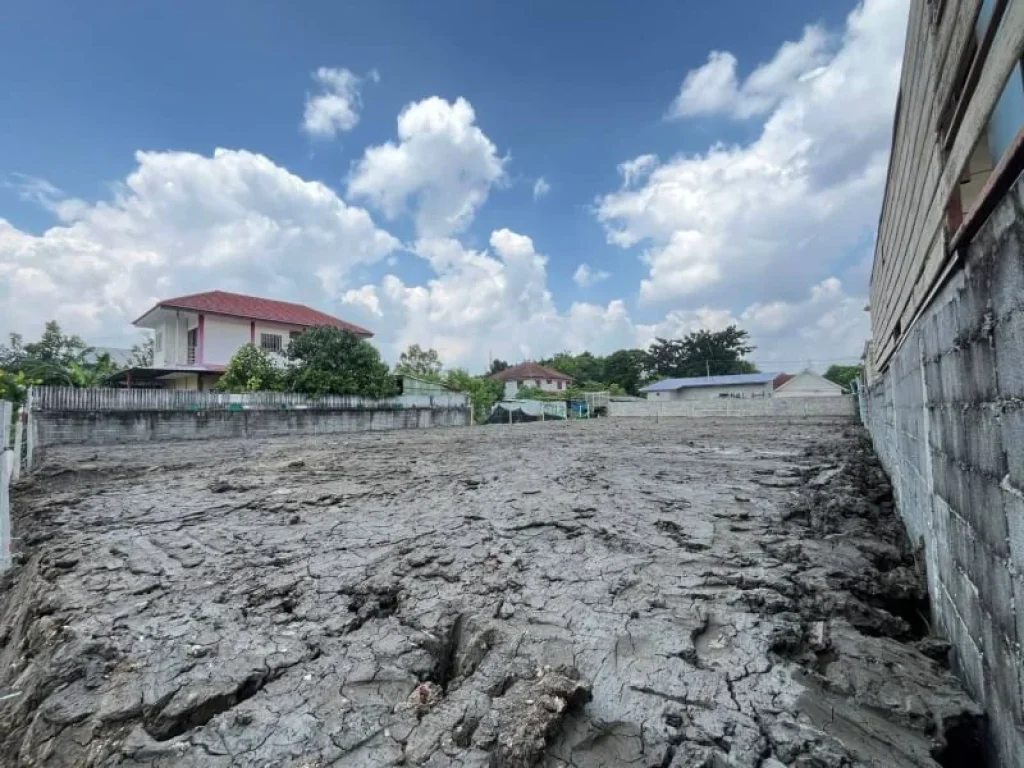 ขายด่วนที่ดิน 200 ตรวถมสูงทั้งแปลง สุขาภิบาล5 ซอย5 แยก 20