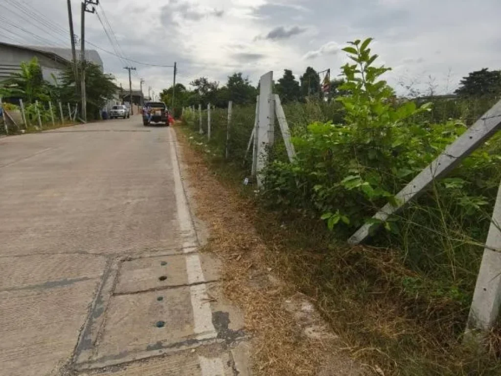 ที่ดินถมแล้ว ใกล้ถนนบางบัวทอง-สุพรรณบุรี สาธารณูปโภค ครบครัน