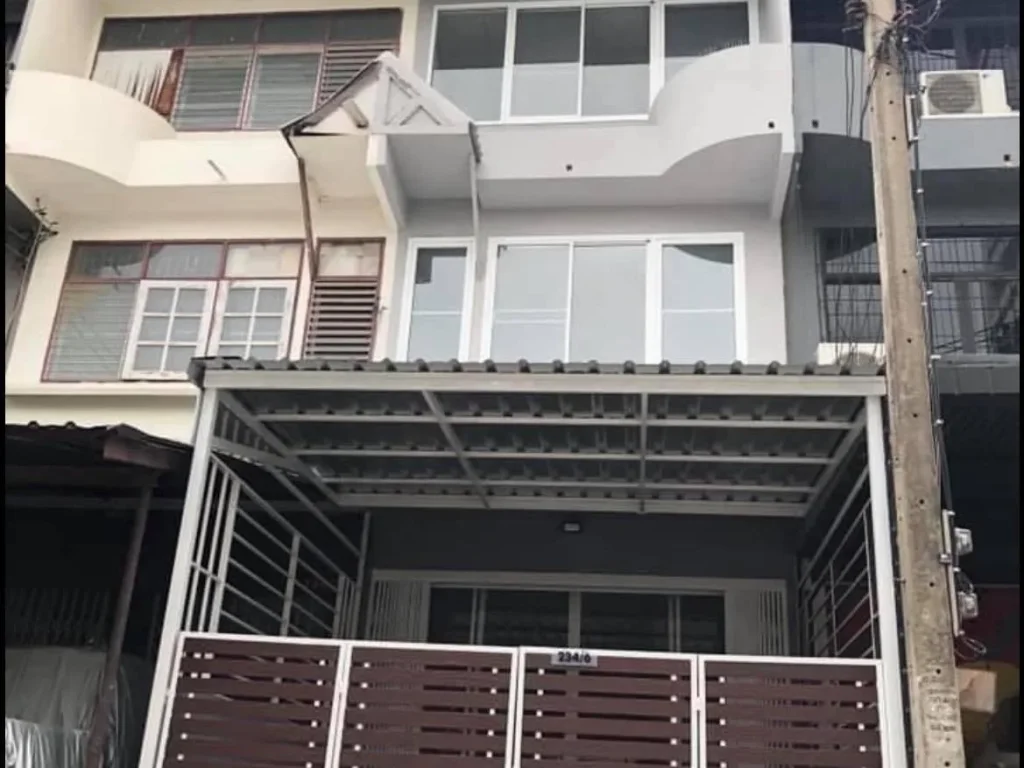 RENT Townhouse 4 ชั้น ในซอยสุขุมวิท 65 900 เมตร จาก BTS เอกมัย และ พระโขนง เข้า-ออกทางเอกมัยและพระโขนงได้ด้วย RT186