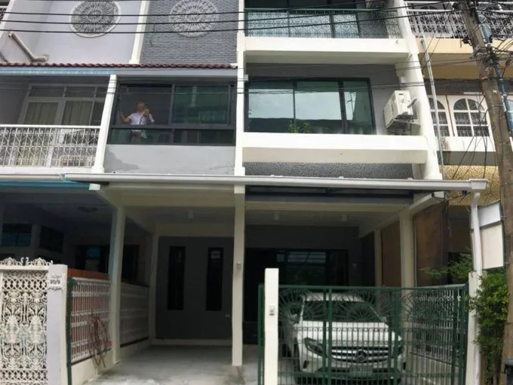 RENT Town home 3 ชั้นให้เช่า สามารถเดินไป Emporium Emquartier amp Park ได้ ใกล้รถไฟฟ้า BTS ทองหล่อ RT170