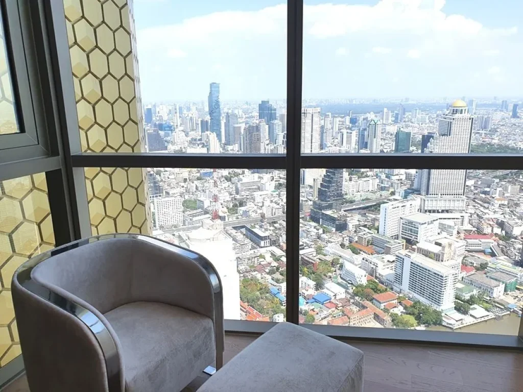 คอนโดแต่งหรู แบบ Duplex 3 ห้องนอน เพียง 5 นาทีจาก BTS กรุงธนบุรี A Luxurious 3 Bedroom Duplex Unit