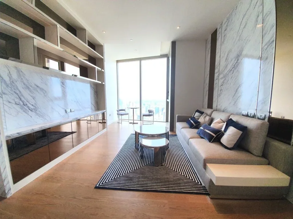 คอนโดแต่งหรู แบบ Duplex 3 ห้องนอน เพียง 5 นาทีจาก BTS กรุงธนบุรี A Luxurious 3 Bedroom Duplex Unit