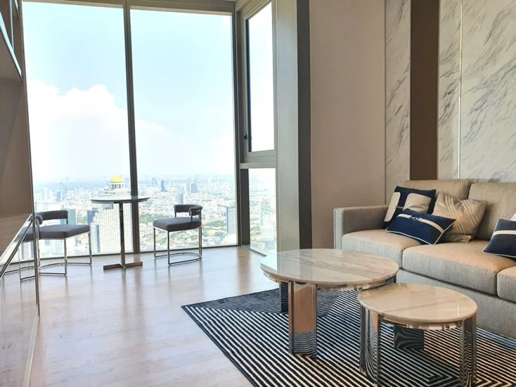 คอนโดแต่งหรู แบบ Duplex 3 ห้องนอน เพียง 5 นาทีจาก BTS กรุงธนบุรี A Luxurious 3 Bedroom Duplex Unit