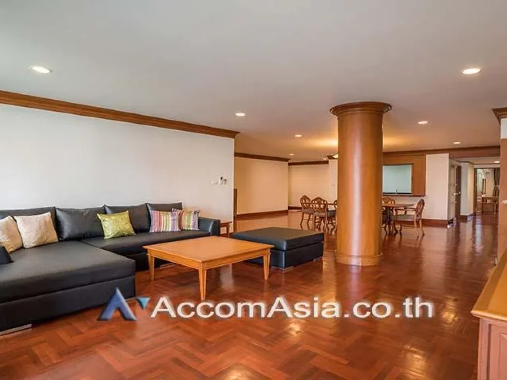 A fusion of contemporary Apartment 3 Bedroom For Rent BTS Phrom Phong in Sukhumvit Bangkok