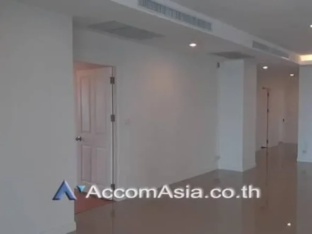 Comfort living and well maintain Apartment 4 Bedroom For Rent BTS Ekkamai in Sukhumvit Bangkok