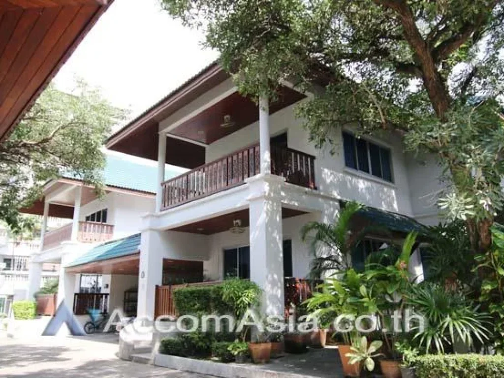 Ideal for family hose in private compound close to Phromphong BTS