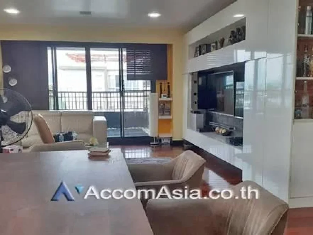 The Lanai Sathorn Condominium 3 Bedroom For Sale MRT Lumphini in Yen Akart Bangkok