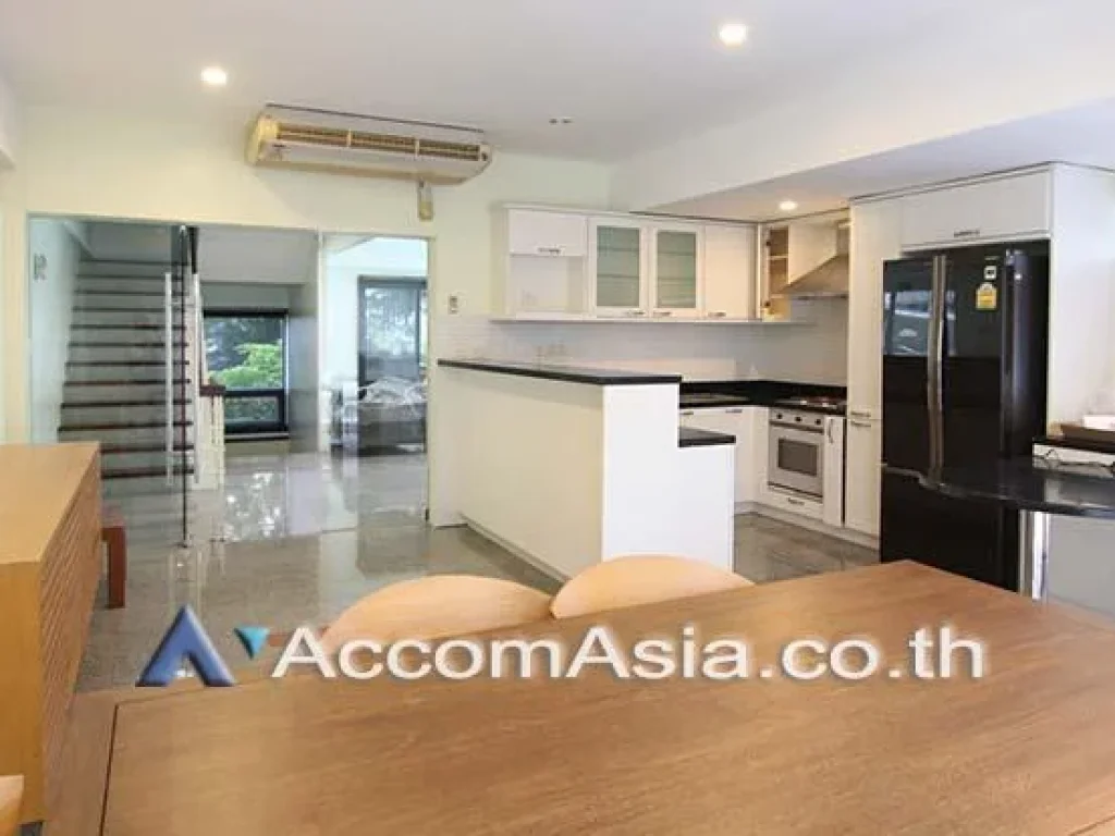 Shady house in compound for rent near Phrom Phong BTS easy to reach Park