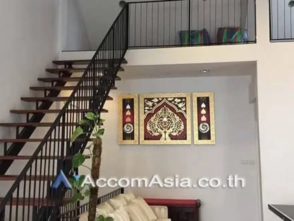 Beautiful House in compound Townhouse 3 Bedroom For Sale BTS Phra khanong in Phanit Anan Alley