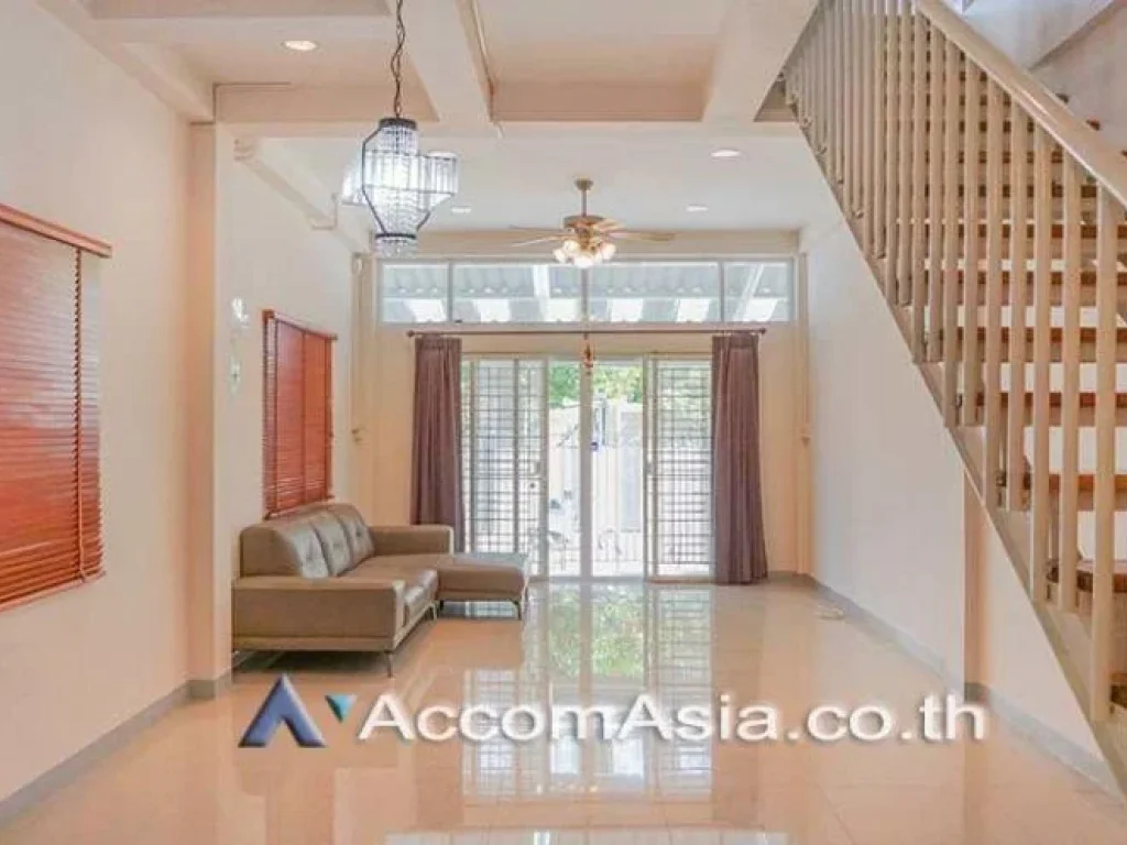 3 storey townhouse at Sukhumvit 71 for Sale - 350 meters to St Andrews international school near BTS Phrakanong