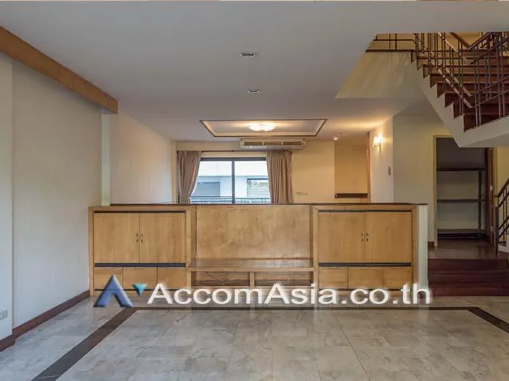 Townhouse in compound Townhouse 4 Bedroom For Rent BTS Phrom Phong in Sukhumvit Bangkok