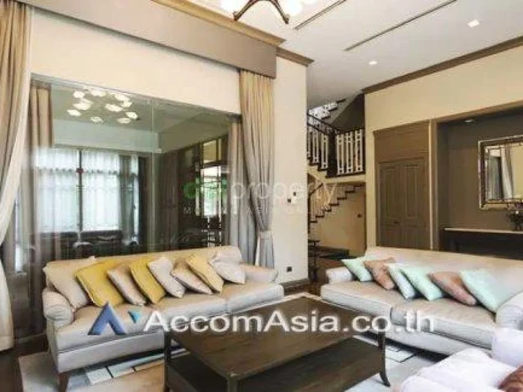 The Exclusive Compound House 4 Bedroom For Rent BTS Phra khanong in Sukhumvit Bangkok