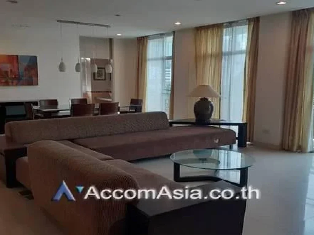 Traditional interiors Apartment 2 Bedroom For Rent BTS Phrom Phong in Sukhumvit Bangkok