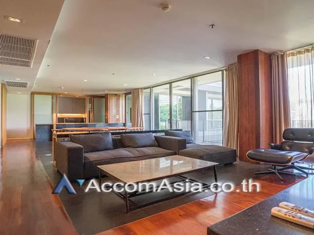 Deluxe residence with greenery surrounding Apartment 3 Bedroom For Rent BTS Thong Lo in Sukhumvit Bangkok