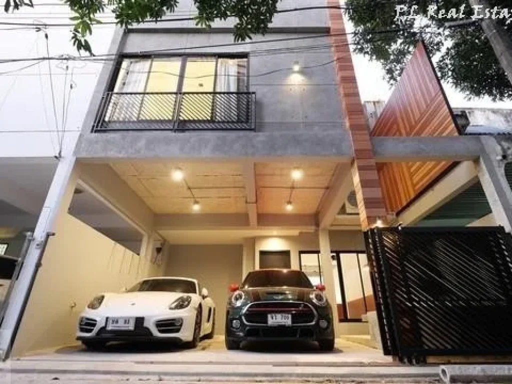 ให้เช่าทาวน์โฮม 2 ชั้น สุขุมวิท49 Modern Loft ใกล้ BTS พร้อมพงษ์ เเละ BTS ทองหล่อ