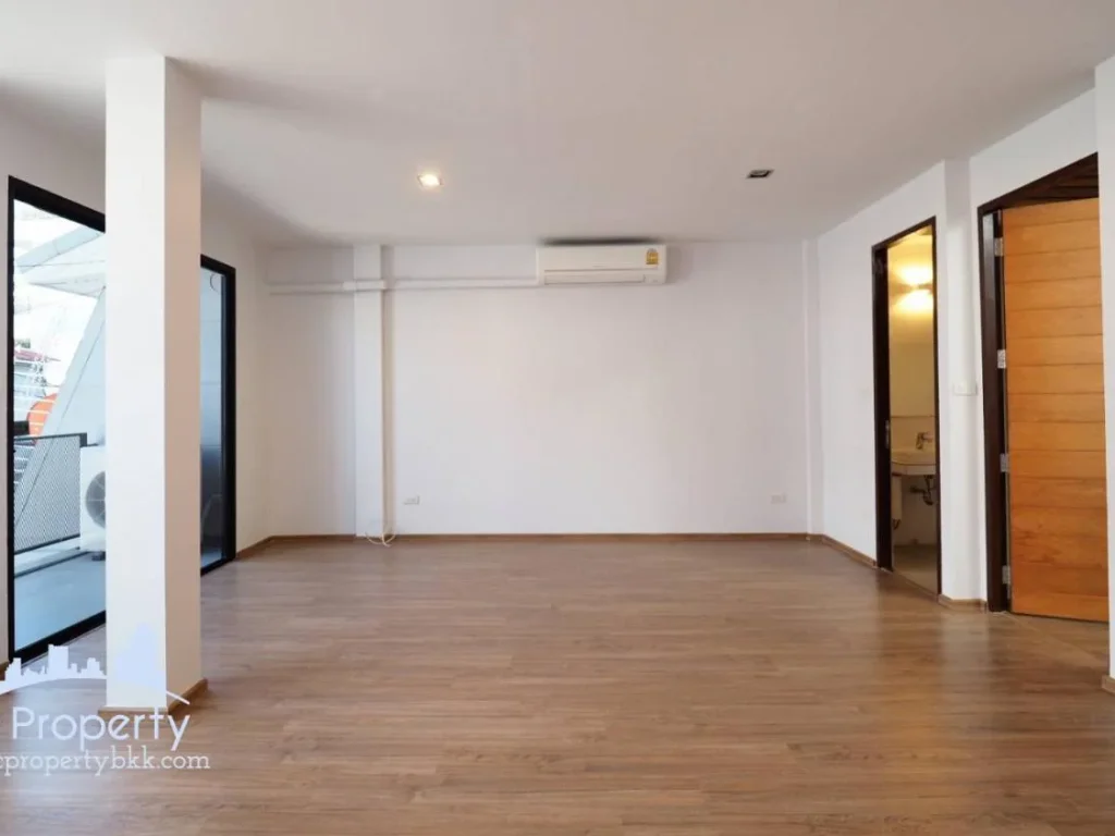 ให้เช่า ทาวน์เฮาส์ เอกมัย 22 Townhouse Ekkamai 22 For Rent