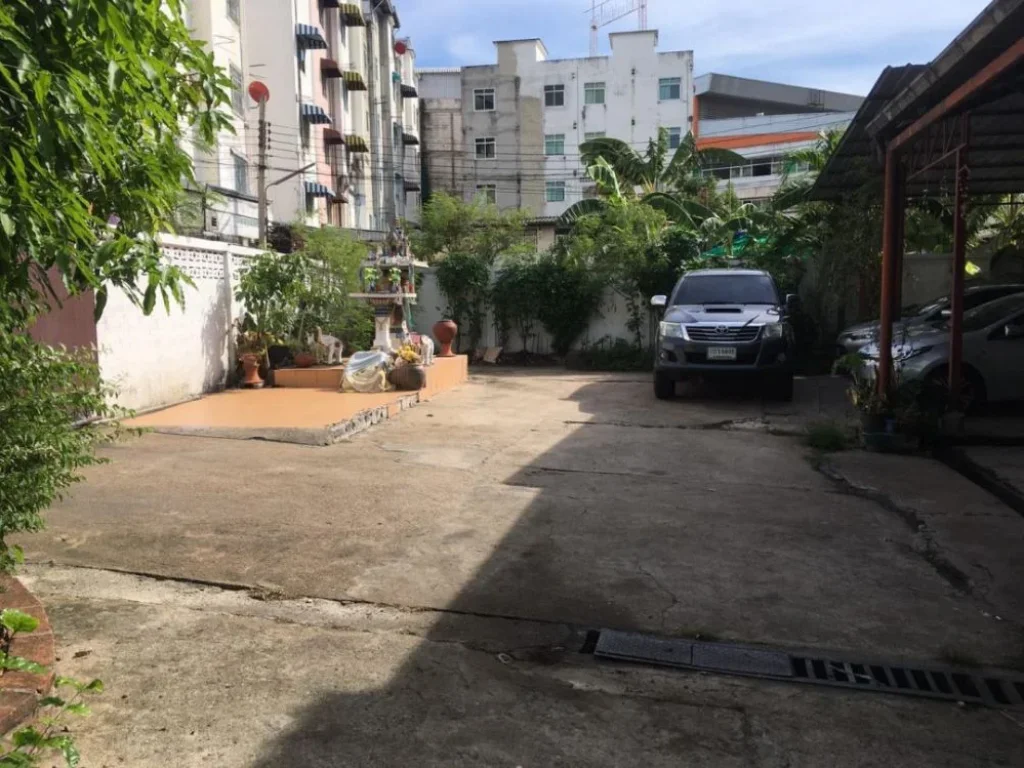 Land For Sale ที่ดินพร้อมบ้านเก่า พื้นสีน้ำตาล ติดถนนวงศ์สว่าง ใกล้MRTวงศ์สว่าง