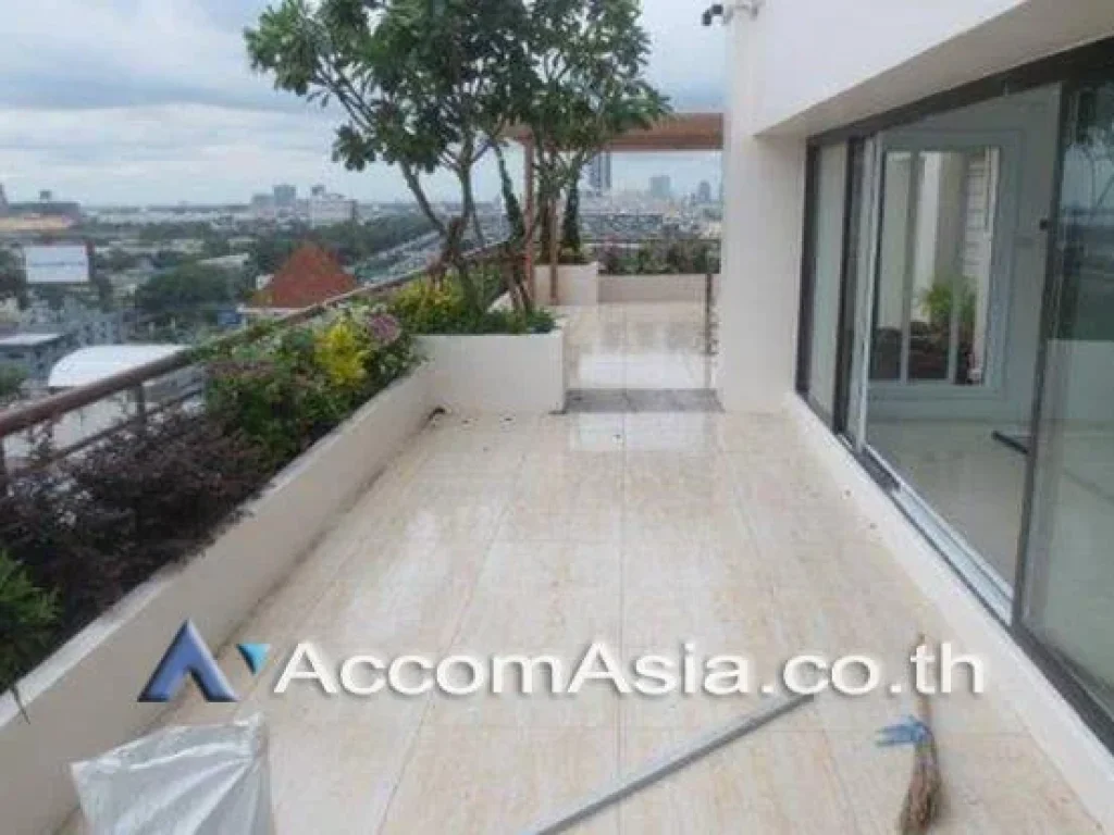 Large space unit for family Baan Ploenchit Condominium 10 Minutes Walk To BTS Ploenchit