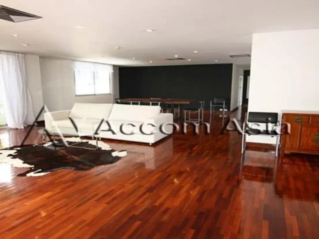 Pet Allowed The spacious greenery apartment Apartment 3 Bedroom For Rent BTS Surasak in Sathorn Bangkok