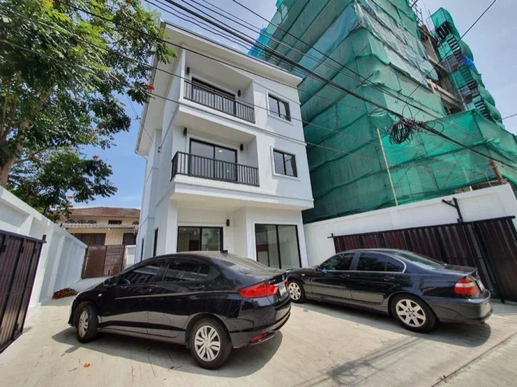 RENT บ้านเดี่ยว 3 ชั้น ถนนสุขุมวิท 65 RH163 