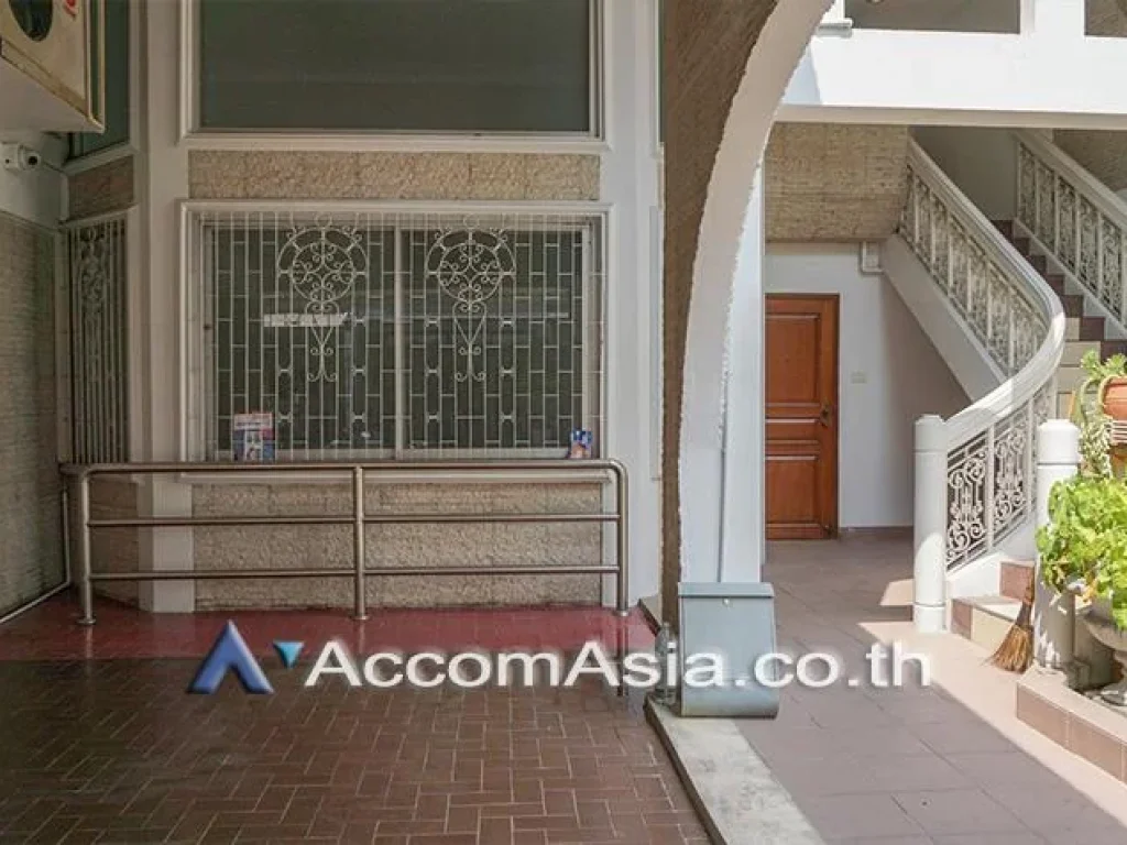 Townhouse 4 Bedroom For Rent BTS Sala Daeng in Sathorn Bangkok