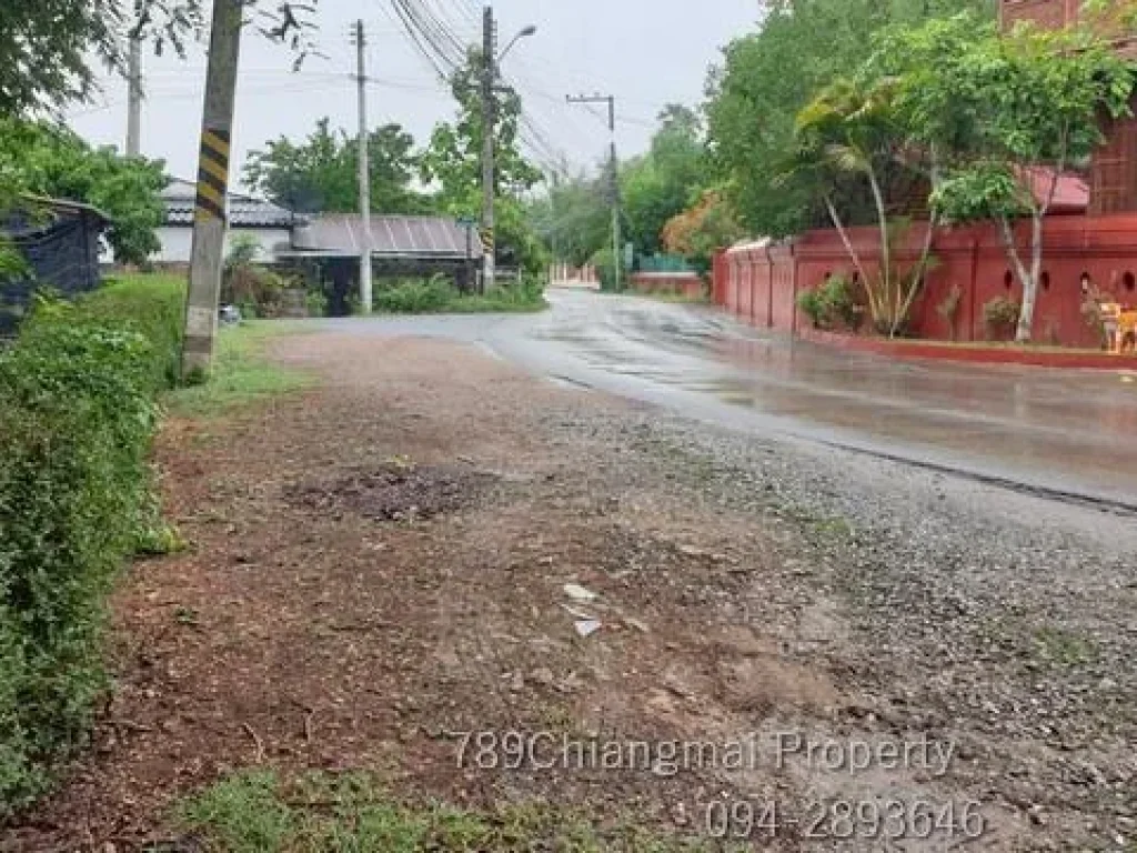 ขายบ้านและที่ดินติดถนนหลักทำเลดี