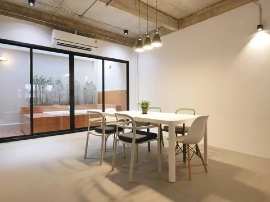 เช่าบ้านทาวน์โฮม สุขุมวิท loft townhome 2 ชั้น 28 ตรว 3นอน ซสุขุมวิท 49 เเต่งสวย