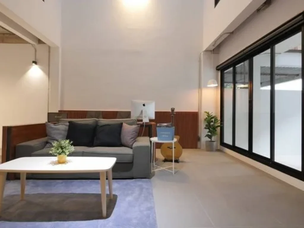 เช่าบ้านทาวน์โฮม สุขุมวิท loft townhome 2 ชั้น 28 ตรว 3นอน ซสุขุมวิท 49 เเต่งสวย