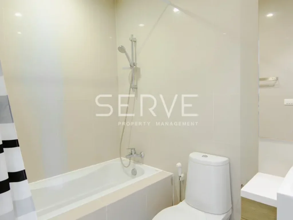 Hot Deal Studio with Bathtub Nice Room ที่ Noble Refine at Sukhumvit 26 BTS Phrom-Phong 25 K