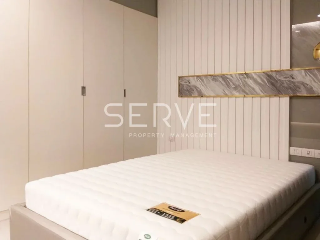 ห้องสวยมาก Modern Corner 2 Beds Unit 65 K ให้เช่าคอนโด Noble Ploenchit BTS Phloen Chit