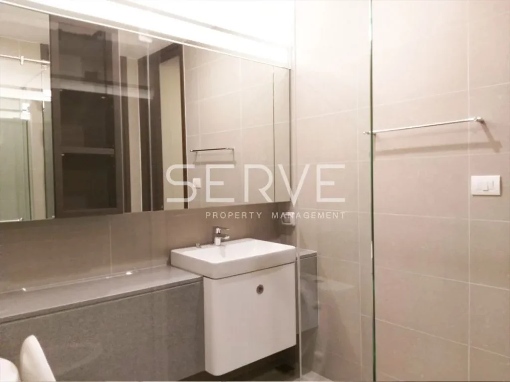 ห้องสวยมาก Modern Corner 2 Beds Unit 65 K ให้เช่าคอนโด Noble Ploenchit BTS Phloen Chit