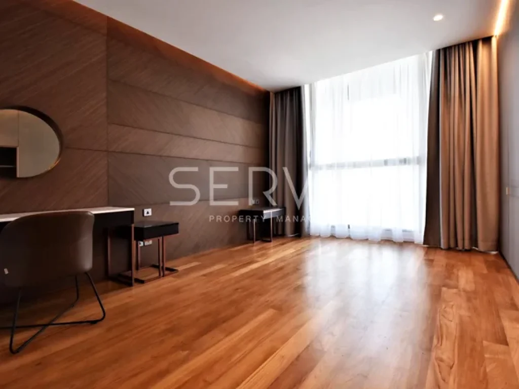 Good Price Duplex 2 Beds 3 Baths 200 K ให้เช่าคอนโดที่ Noble Ploenchit BTS Phloen Chit