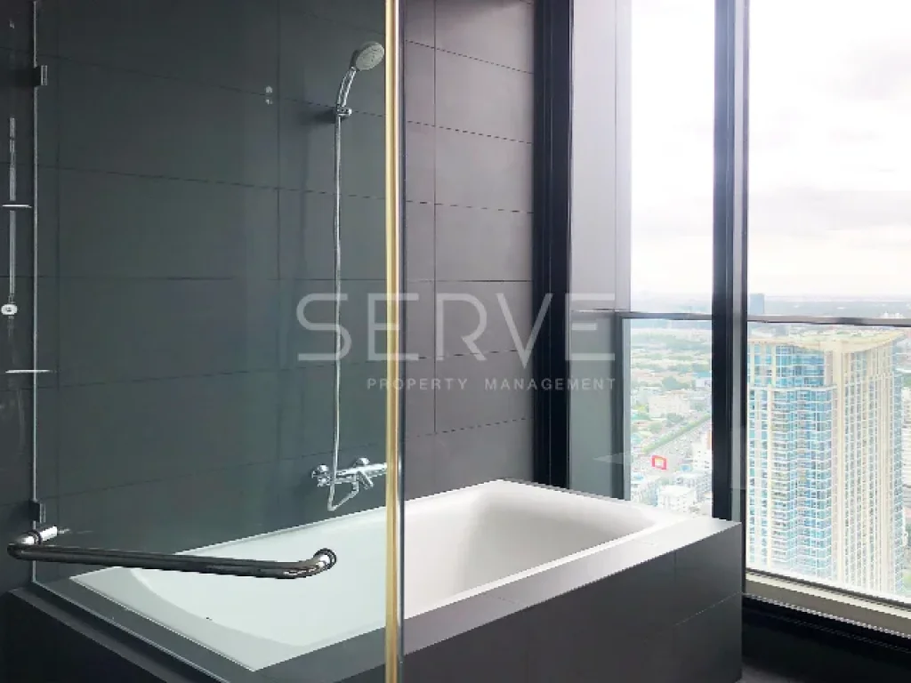 Hot Deal Duplex Penthouse 3 Beds 3 Baths 200 K ให้เช่าคอนโดที่ Noble Ploenchit BTS Phloen Chit