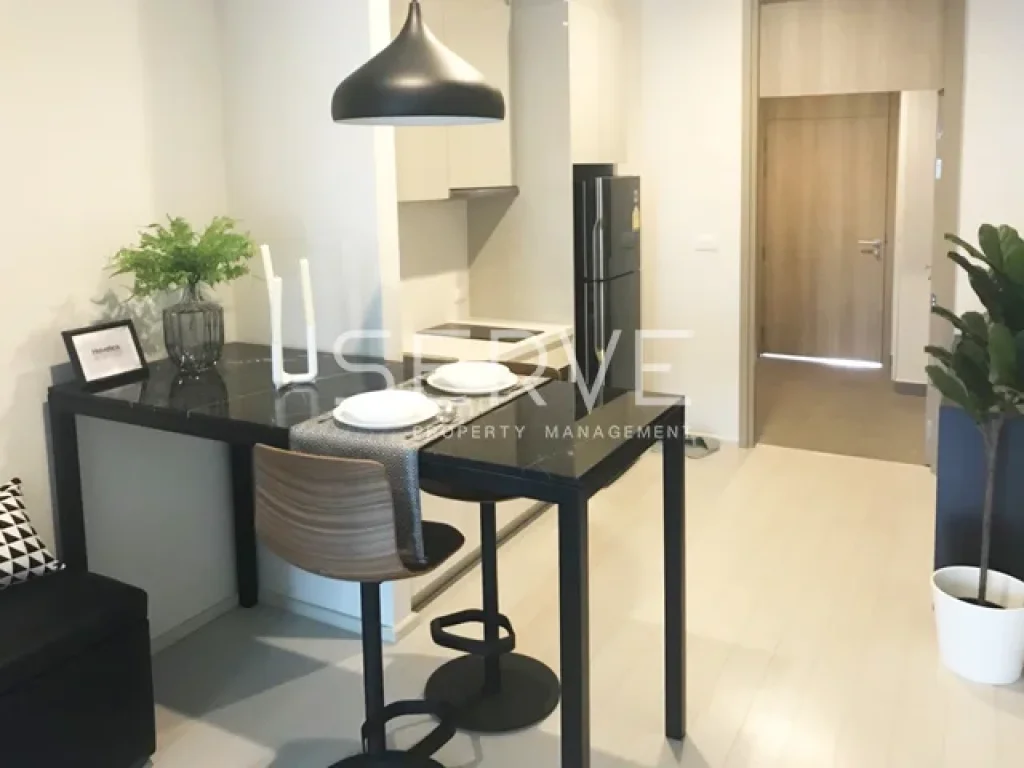 Studio 1 Bed for Rent with Swimming Pool View 42 K ให้เช่าที่คอนโด Noble Ploenchit BTS Phloen Chit