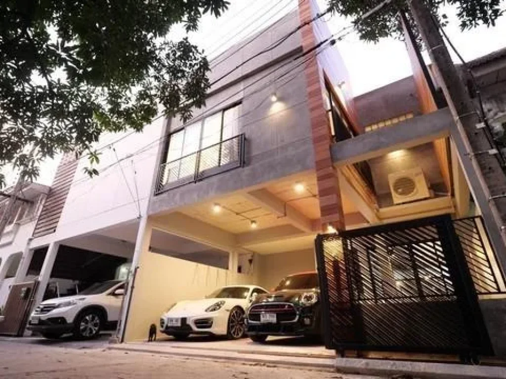 PDD02 ให้เช่าทาวน์โฮม 2 ชั้น สุขุมวิท49 ตกแต่งครบ style modern loft ใกล้ BTS พร้อมพงษ์ BTS ทองหล่อ เขตวัฒนา