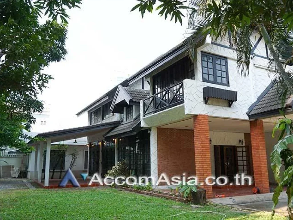 Peaceful Compound House 4 Bedroom For Rent BTS Chong Nonsi in Sathorn Bangkok