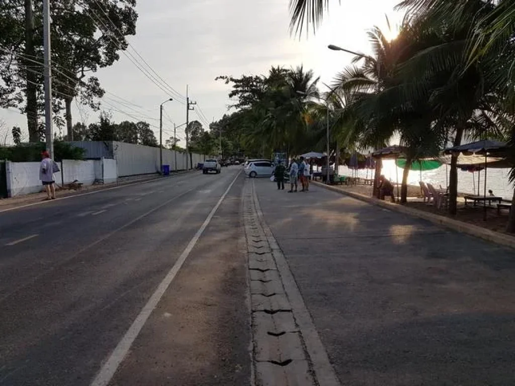 ขายที่ดินถมแล้ว ติดชายหาดบางเสร่สัตหีบ