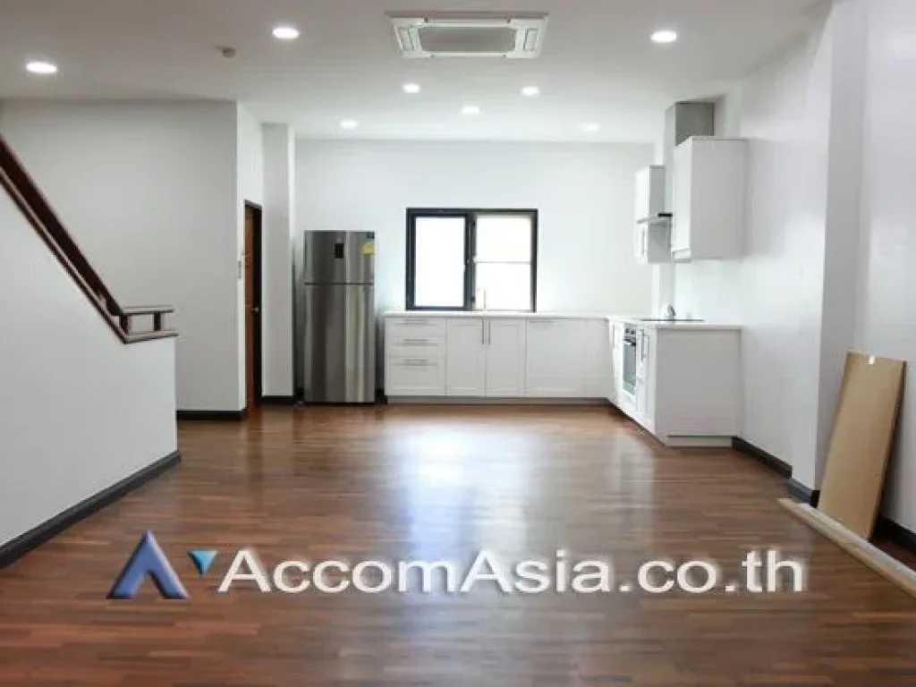 Lotus Point Townhouse For Rent BTS Ekkamai in Sukhumvit Bangkok