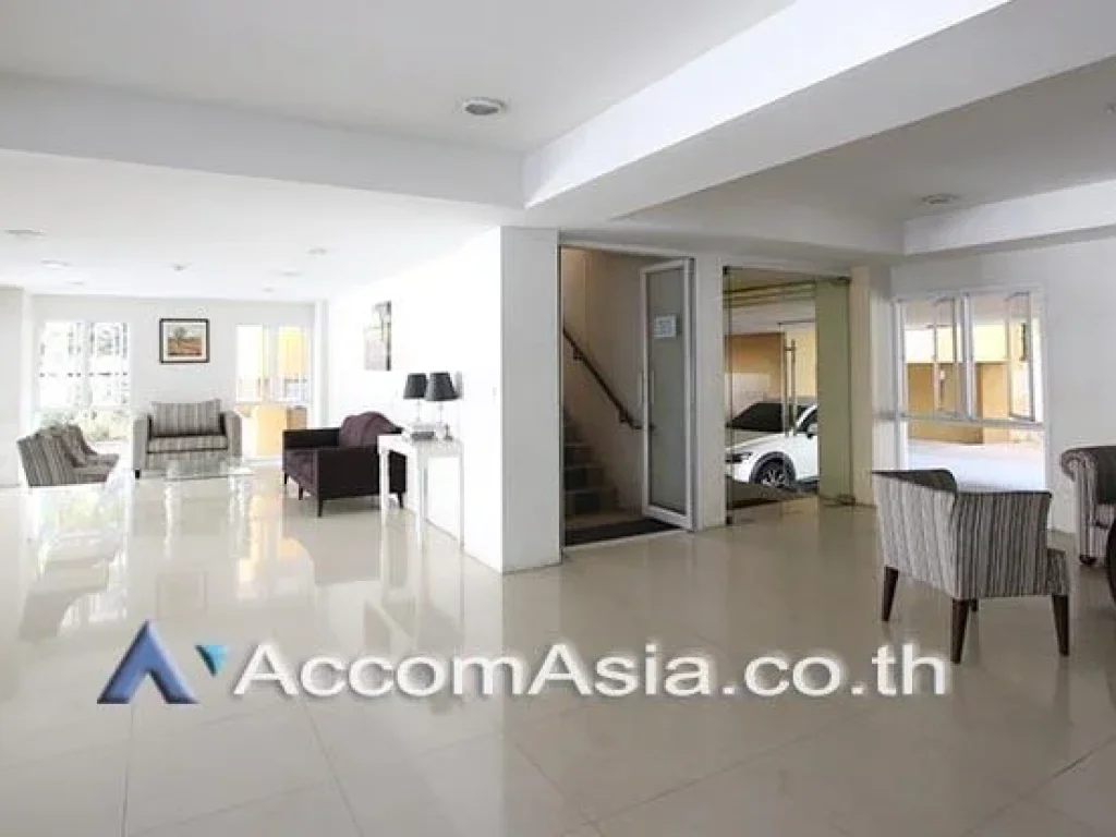 Duplex Penthouse Classic Elegance Residence Apartment 4 Bedroom For Rent BTS Ploenchit in Ploenchit Bangkok