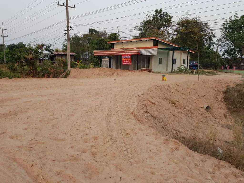 ขายที่ดินพร้อมบ้านเพิ่งสร้างเสร็จใหม่ๆ ทรงโมเดิร์น ขนาด 186 ตรว ติดถนนหลักสาย อพยัคฆ์-นาดูน-วาปีปทุม ขายเพียง 15800