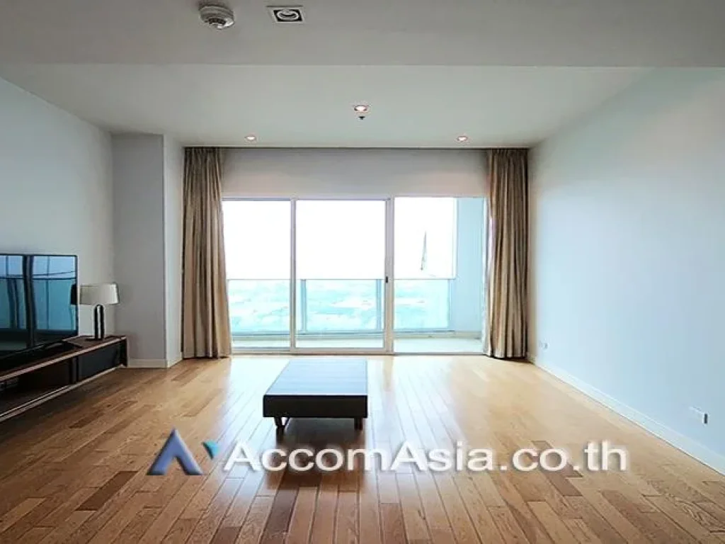 The Millennium Residence 2 bedrooms condo for Rent with Lake view on 30 floor near Asoke BTS