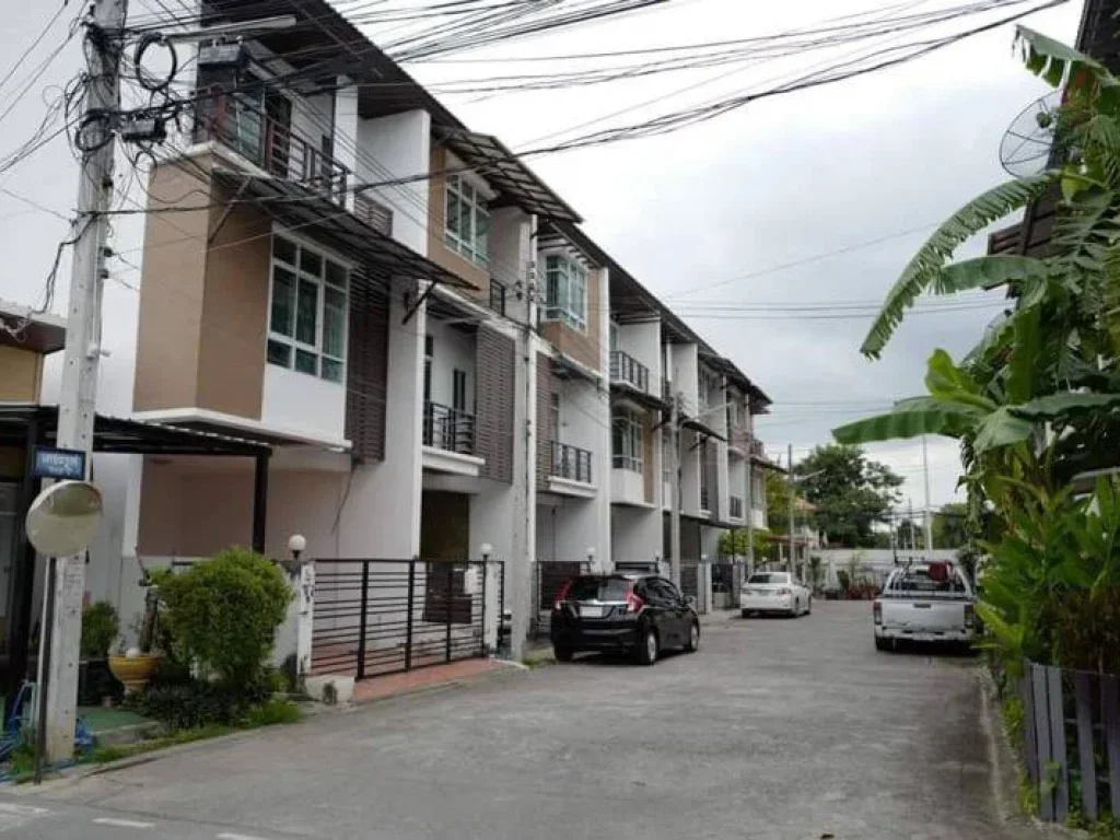 ให้เช่า The Roof แจ้งวัฒนะ Townhome 3ชั้นครึ่ง หลังหัวมุม พื้นที่273ตรว