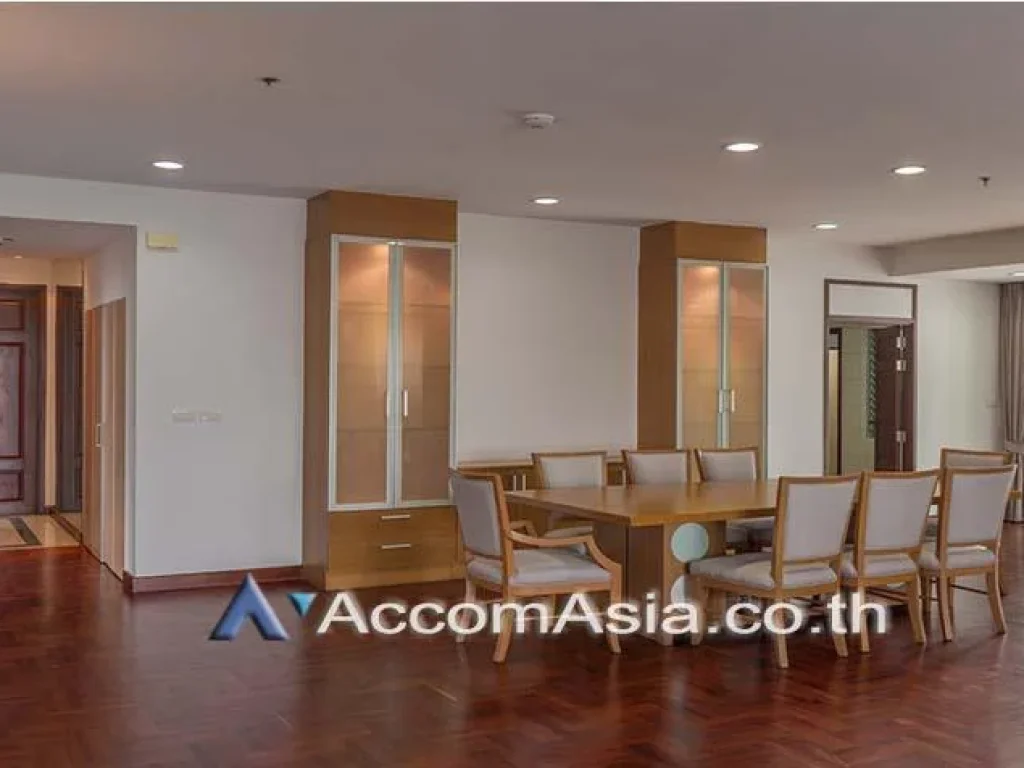 Perfect for big family Apartment 3 Bedroom For Rent BTS Phrom Phong in Sukhumvit Bangkok